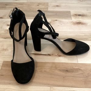 Christian Siriano black heels